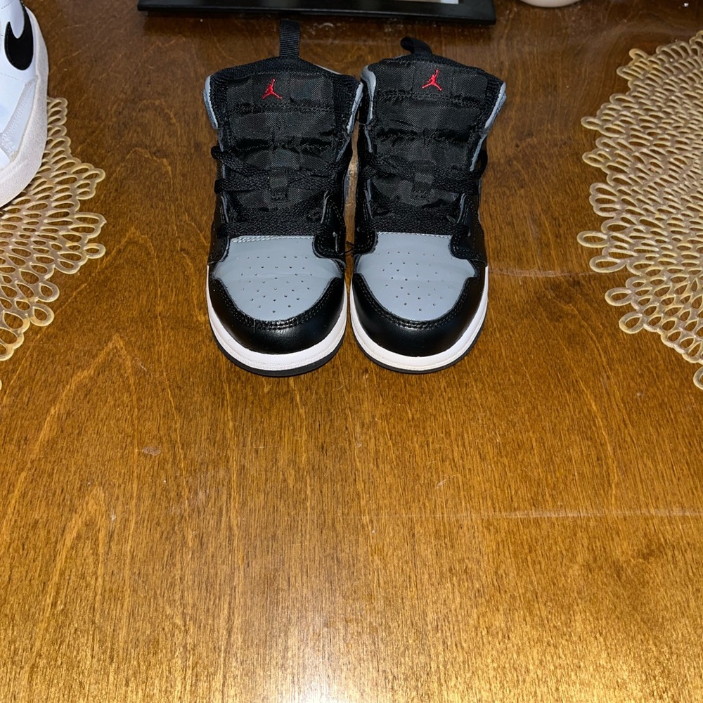 Air Jordan 1 mid
